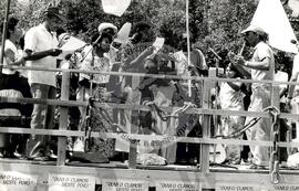 Romaria da Terra (Paraná, 27 jul. 1988) [fotografia] / Fotógrafo(a) : Douglas Mansur. -- Ref.: BR-SPMST_MST-SN-CIN_AMP_001969-015070-SPR.