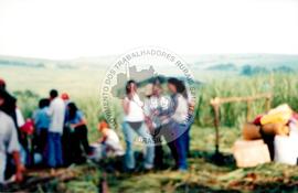 Acampamento " Nova Canudos- Fazenda Engenheiro D'Agua" do MST (Porto Feliz-SP, fev. 1999) [fotografia] / Fotógrafo(a) : Douglas Mansur. -- Ref.: BR-SPMST_MST-SN-CIN_AMP_000046-000240-ACP.