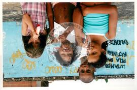 Semana Nacional de Cultura Brasileira e Reforma Agrária (Rio de Janeiro-RJ, 18 mar. 2002) [fotografia] / Fotógrafo(a) : João Laet. -- Ref.: BR-SPMST_MST-SN-CIN_AMP_001817-013418-NDT.