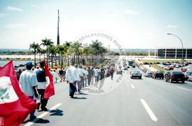 Mobilização durante a Jornada Nacional (Brasília-DF, 03 set. 2001) [fotografia] / Fotógrafo(a) : Gildo Aguiar. -- Ref.: BR-SPMST_MST-SN-CIN_AMP_000585-003287-AMT.