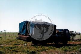 Visita a acampamento do MST [sem identificação] (Espírito Santo, [sem data]) [fotografia] / Fotógrafo(a) : Arquivo MST. -- Ref.: BR-SPMST_MST-SN-CIN_AMP_000006-000046-ACP.