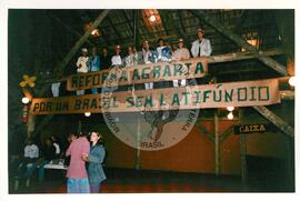 Acampamento "Parque Tropeiro" do MST (Curitiba-PR, 02 mai. 2001) [fotografia] / Fotógrafo(a) : Douglas Mansur. -- Ref.: BR-SPMST_MST-SN-CIN_AMP_000075-000606-ACP.