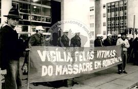 Vigília contra o Massacre de Columbiara (Porto Alegre-RS, ago. 1995) [fotografia] / Fotógrafo(a) : [sem autoria]. -- Ref.: BR-SPMST_MST-SN-CIN_AMP_000470-002742-AMT.
