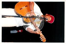 Semana Nacional de Cultura Brasileira e Reforma Agrária (Rio de Janeiro-RJ, 18 mar. 2002) [fotografia] / Fotógrafo(a) : Luciney Martins. -- Ref.: BR-SPMST_MST-SN-CIN_AMP_001823-013788-NDT.