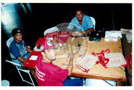 Encontro de Jovens do MST, na Ucicamp, 3o (Campinas-SP, 14 fev. 2001) [fotografia] / Fotógrafo(a) : Douglas Mansur. -- Ref.: BR-SPMST_MST-SN-CIN_AMP_000908-007019-ENJ.