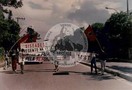 Caminhada até o INCRA (Vitória-ES, [sem data]) [fotografia] / Fotógrafo(a) : Arquivo MST. -- Ref.: BR-SPMST_MST-SN-CIN_AMP_001404-011290-MAC.