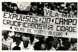 Manifestação (Porto Alegre-RS, 1992) [fotografia] / Fotógrafo(a) : Carlos Carvalho. -- Ref.: BR-SPMST_MST-SN-CIN_AMP_000466-002712-AMT.